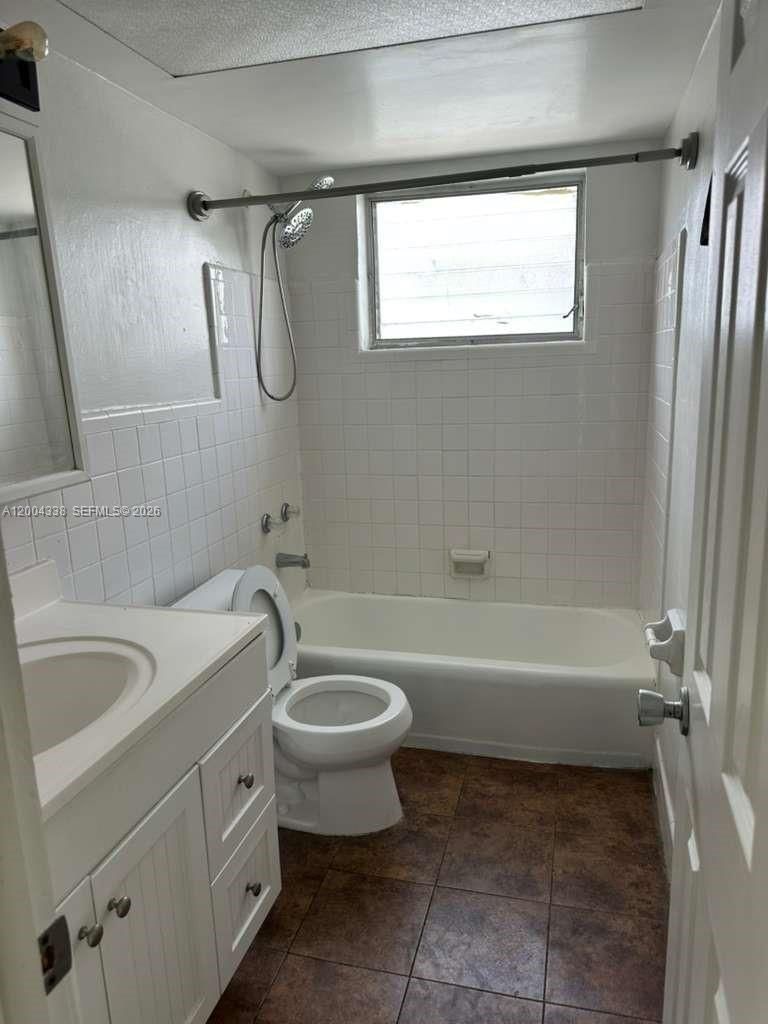 Real estate property located at 11925 19th Dr #8, Miami-dade, Sans Souci Condo, North Miami, FL