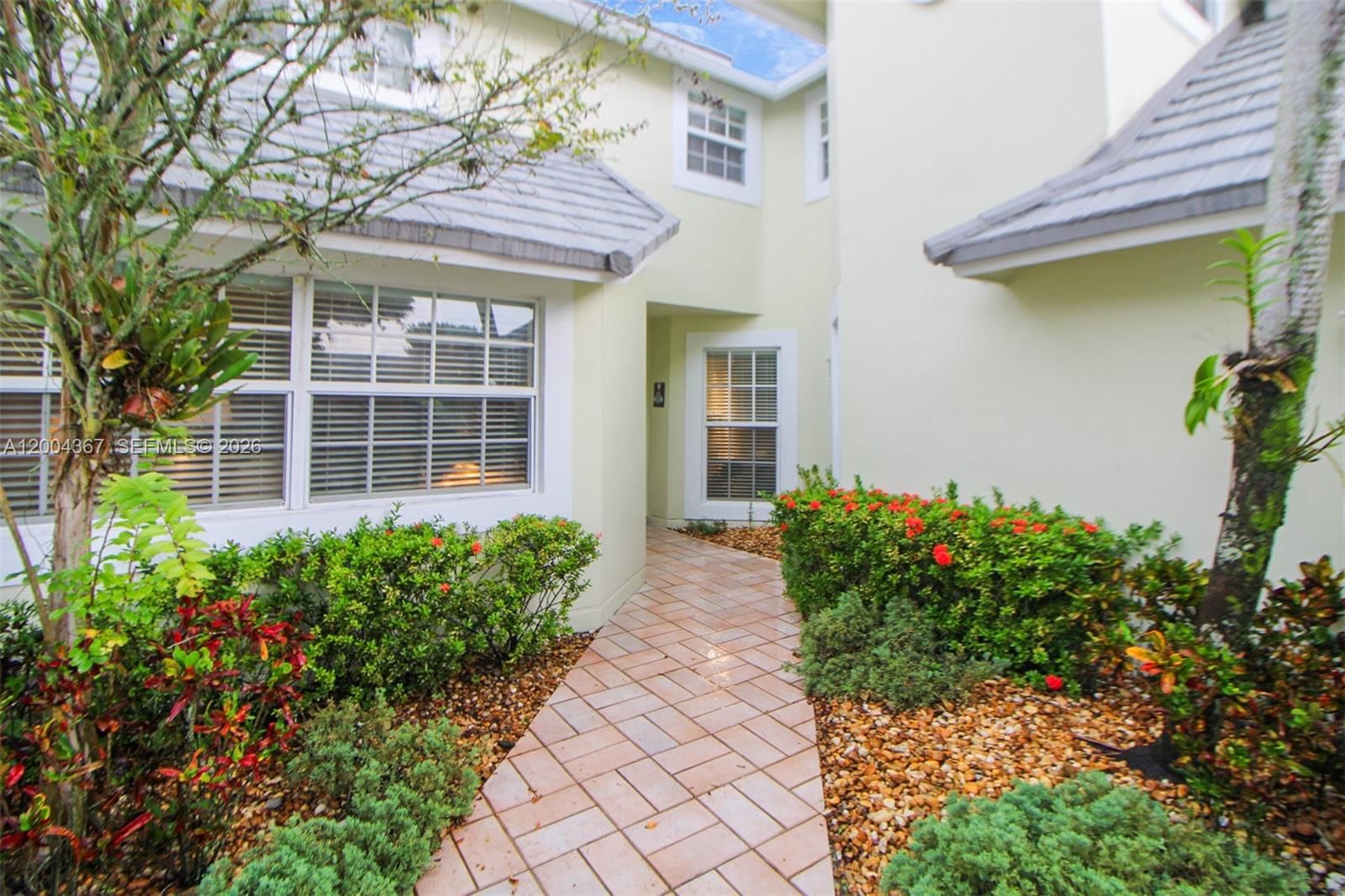 Real estate property located at 9929 49th Ter, Miami-dade, Doral Woods, Doral, FL