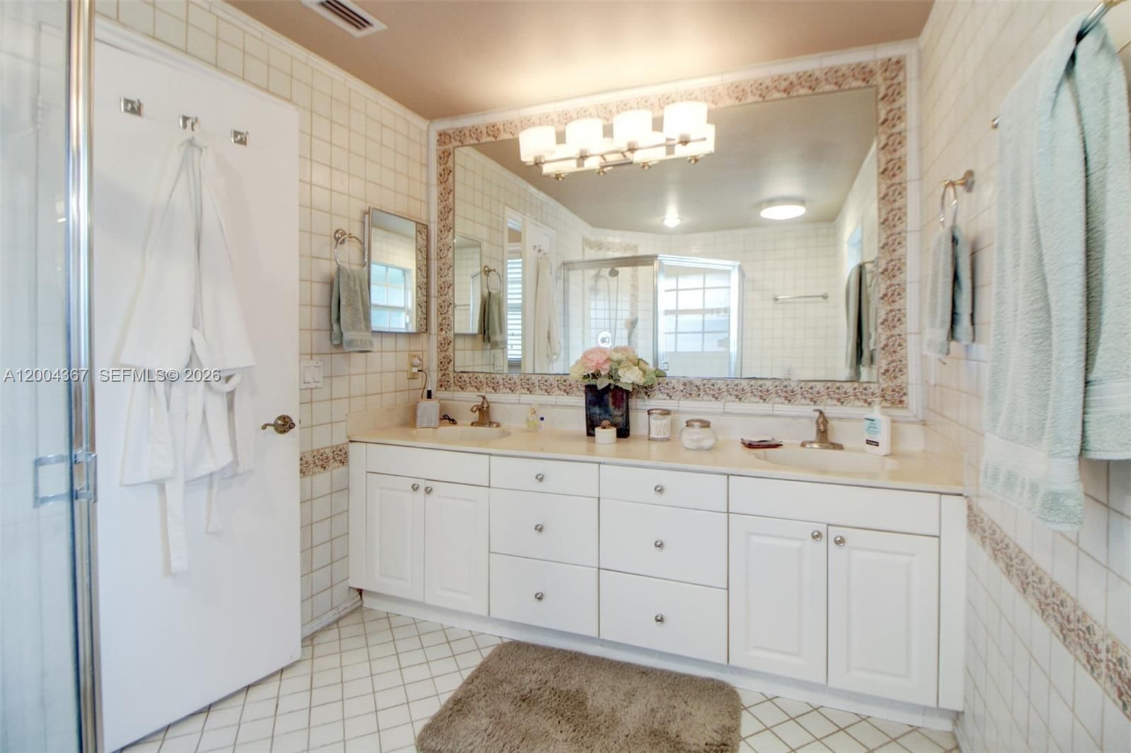 Real estate property located at 9929 49th Ter, Miami-dade, Doral Woods, Doral, FL