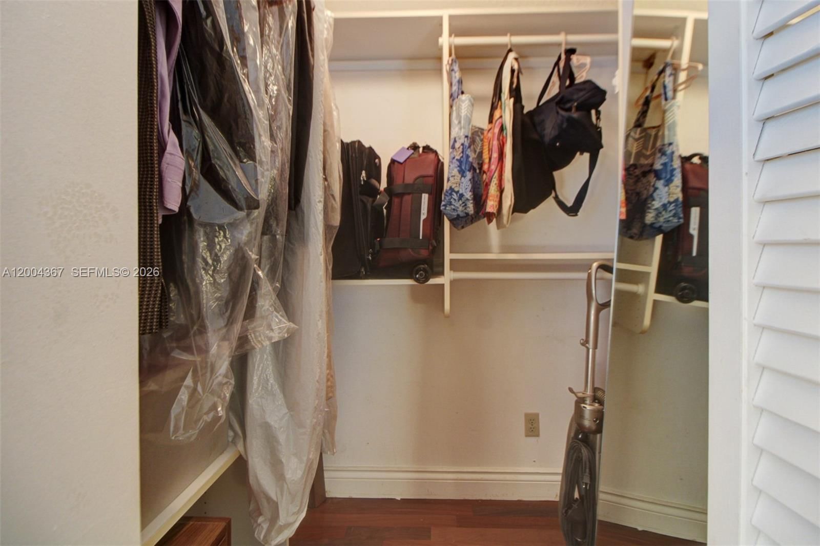 Real estate property located at 9929 49th Ter, Miami-dade, Doral Woods, Doral, FL