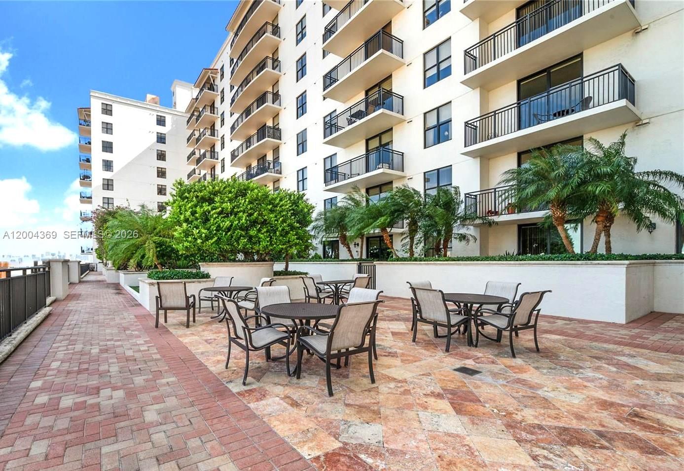 Real estate property located at 888 Douglas Rd #1512, Miami-dade, Puerta De Palmas Condo, Coral Gables, FL