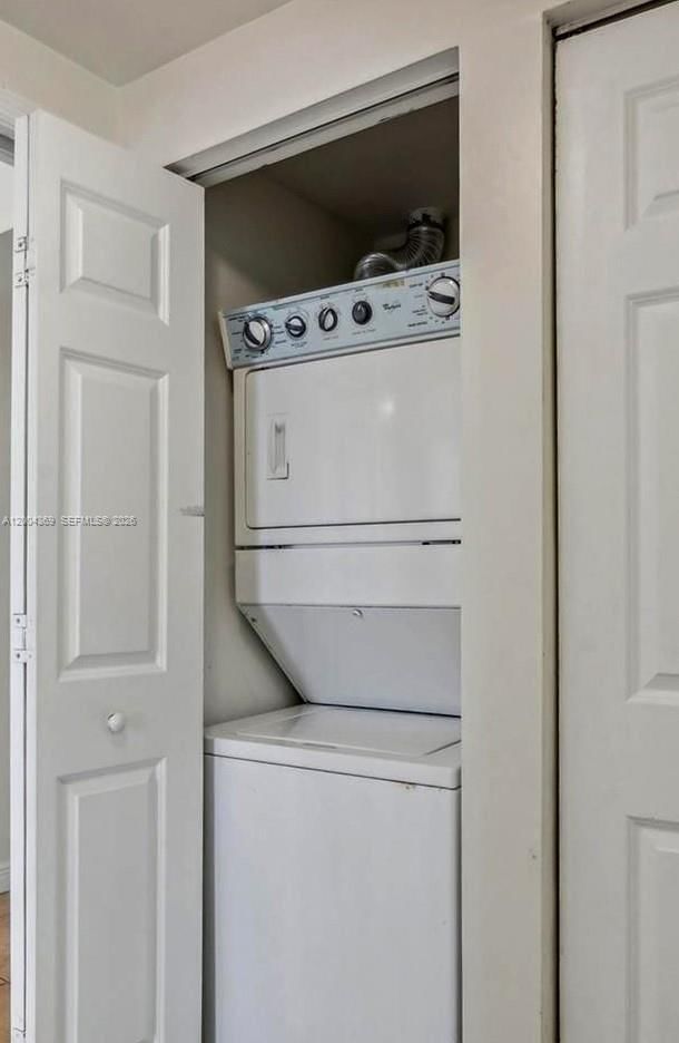 Real estate property located at 888 Douglas Rd #1512, Miami-dade, Puerta De Palmas Condo, Coral Gables, FL