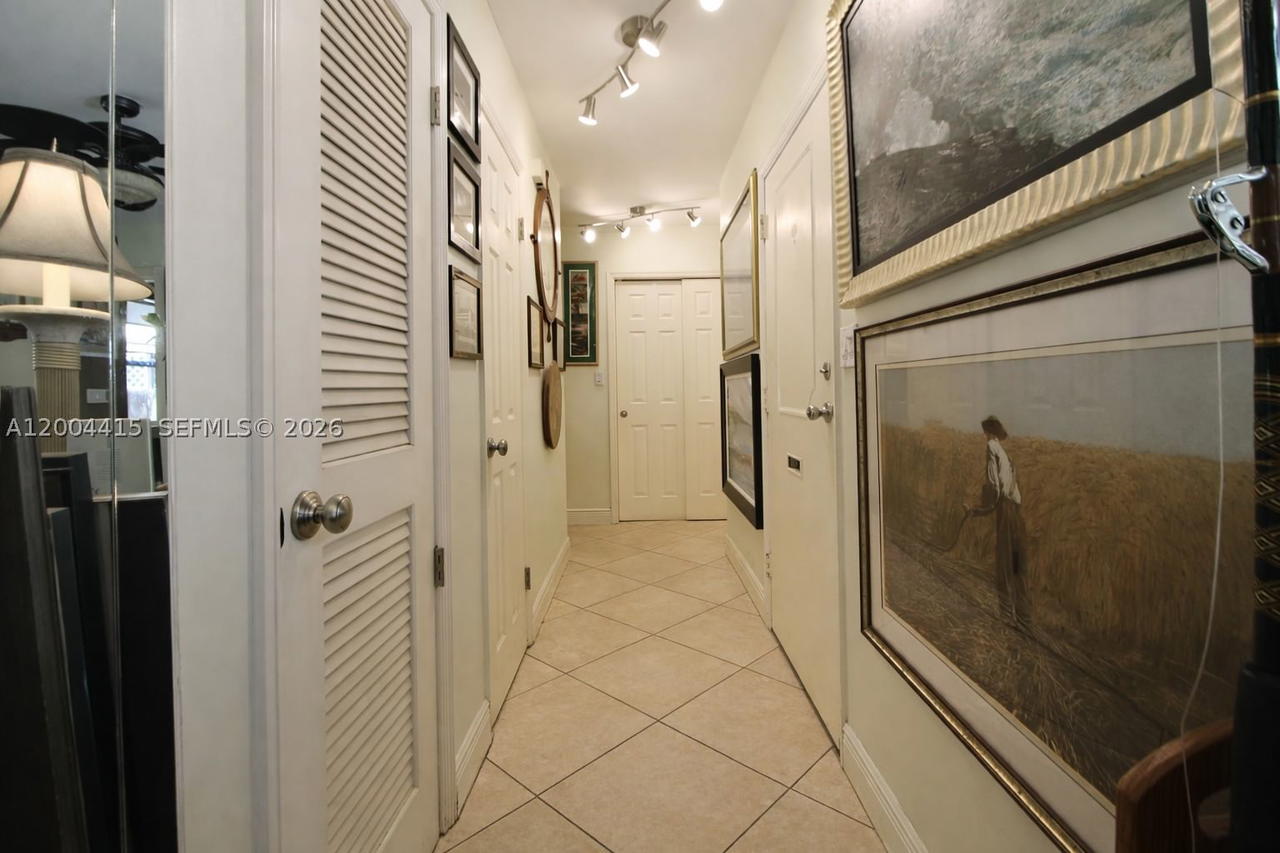 Real estate property located at 2048 27th Ave, Broward, Chula Vista, Fort Lauderdale, FL
