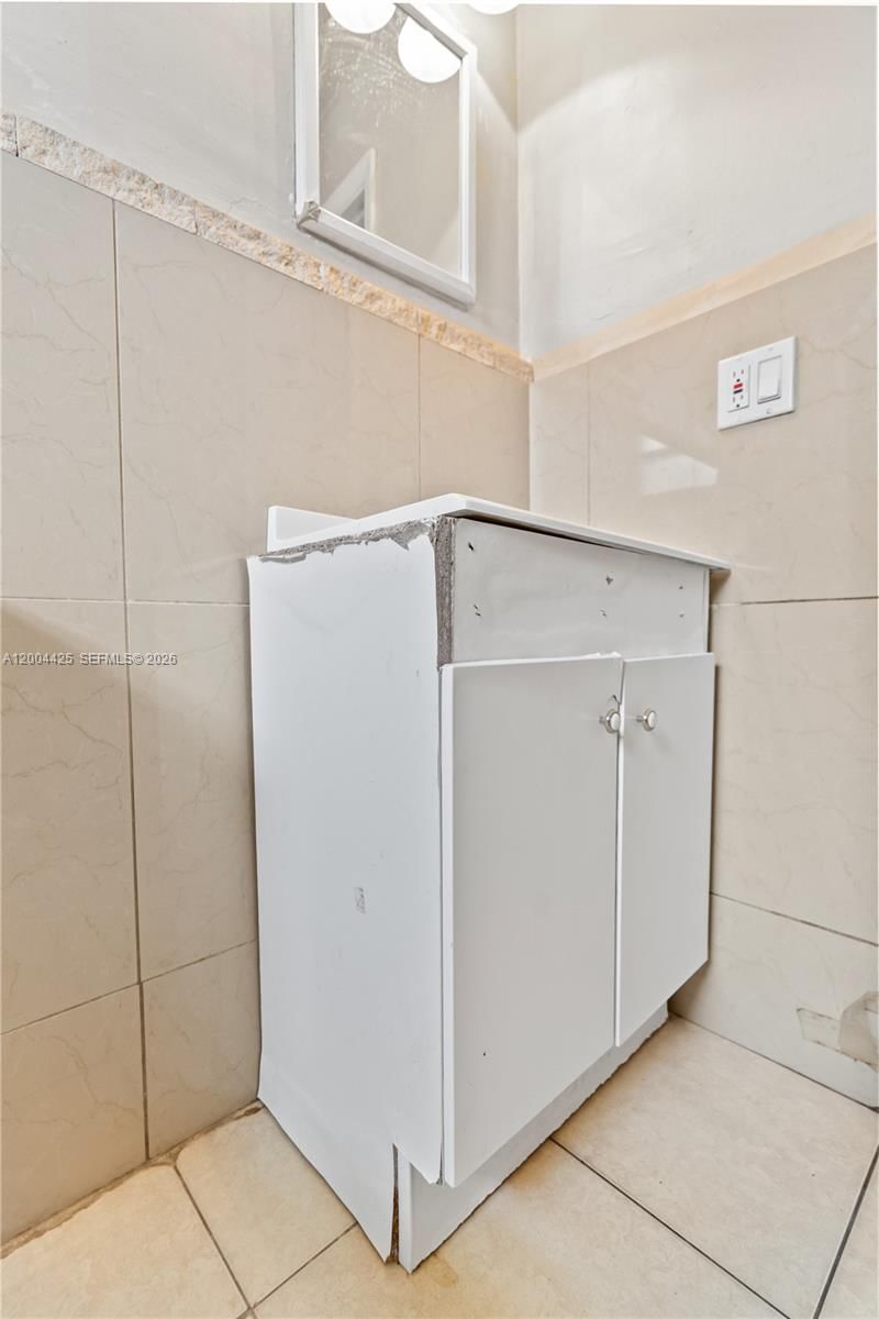 Real estate property located at 723 15th Ter, Broward, Carver Park, Fort Lauderdale, FL