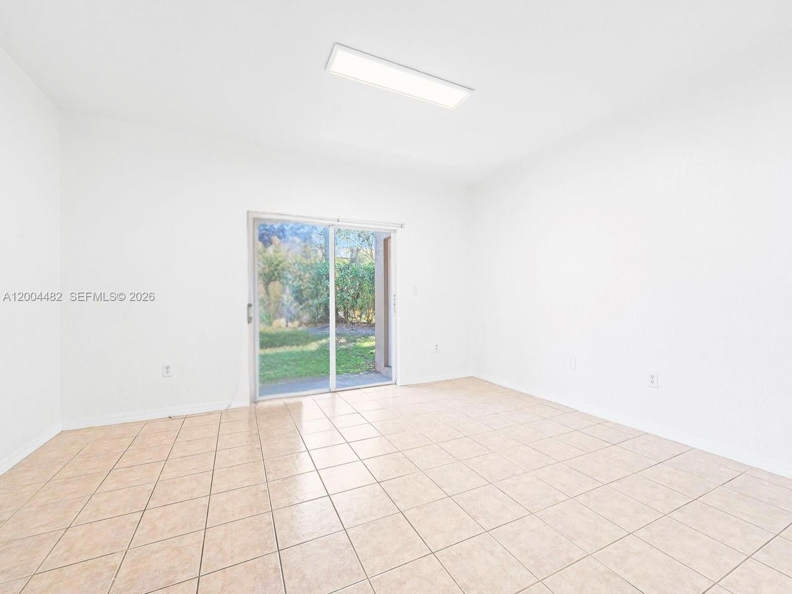 Real estate property located at 5701 114th Ct #104, Miami-dade, Las Brisas At Doral Condo, Doral, FL