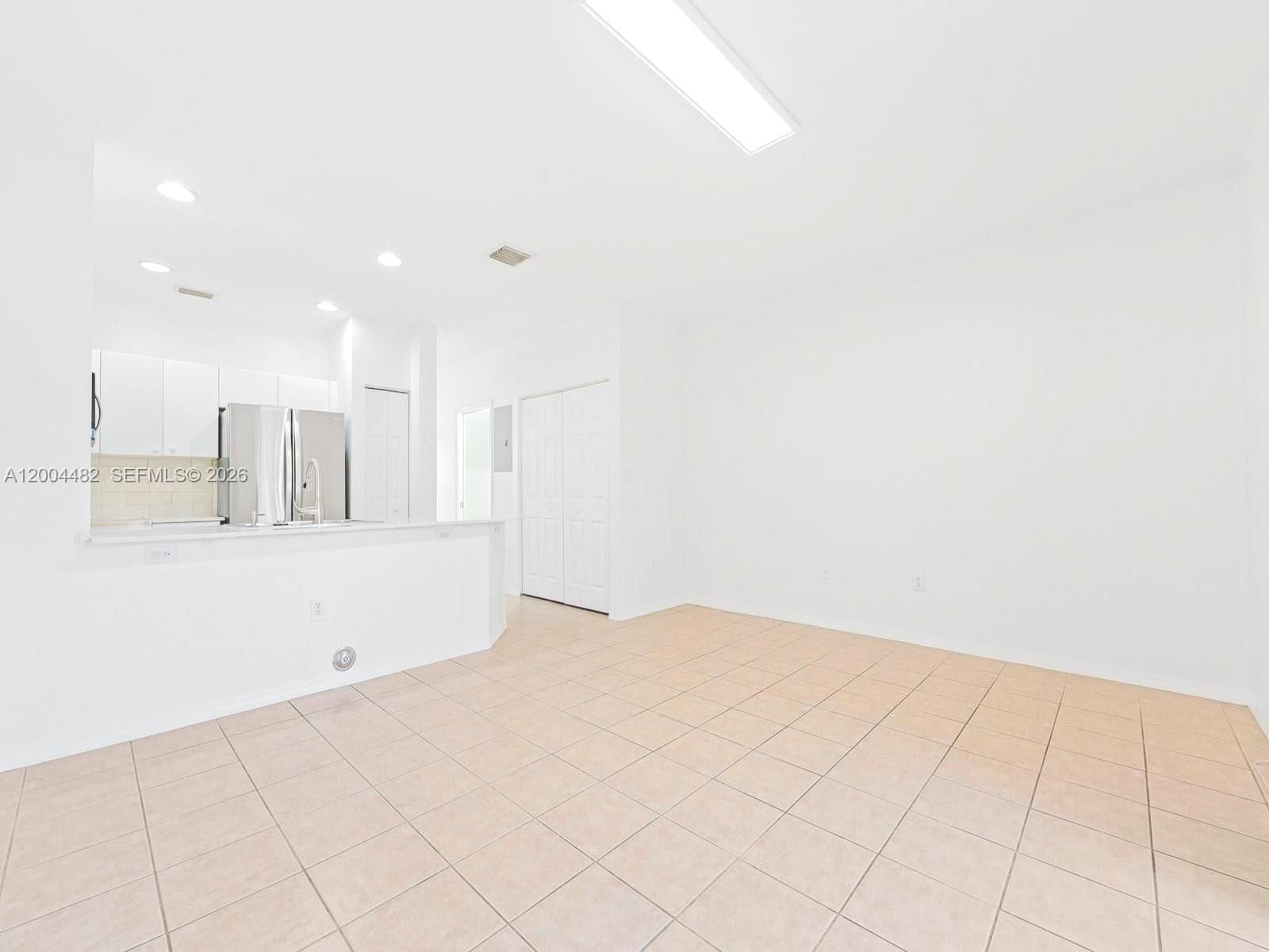 Real estate property located at 5701 114th Ct #104, Miami-dade, Las Brisas At Doral Condo, Doral, FL