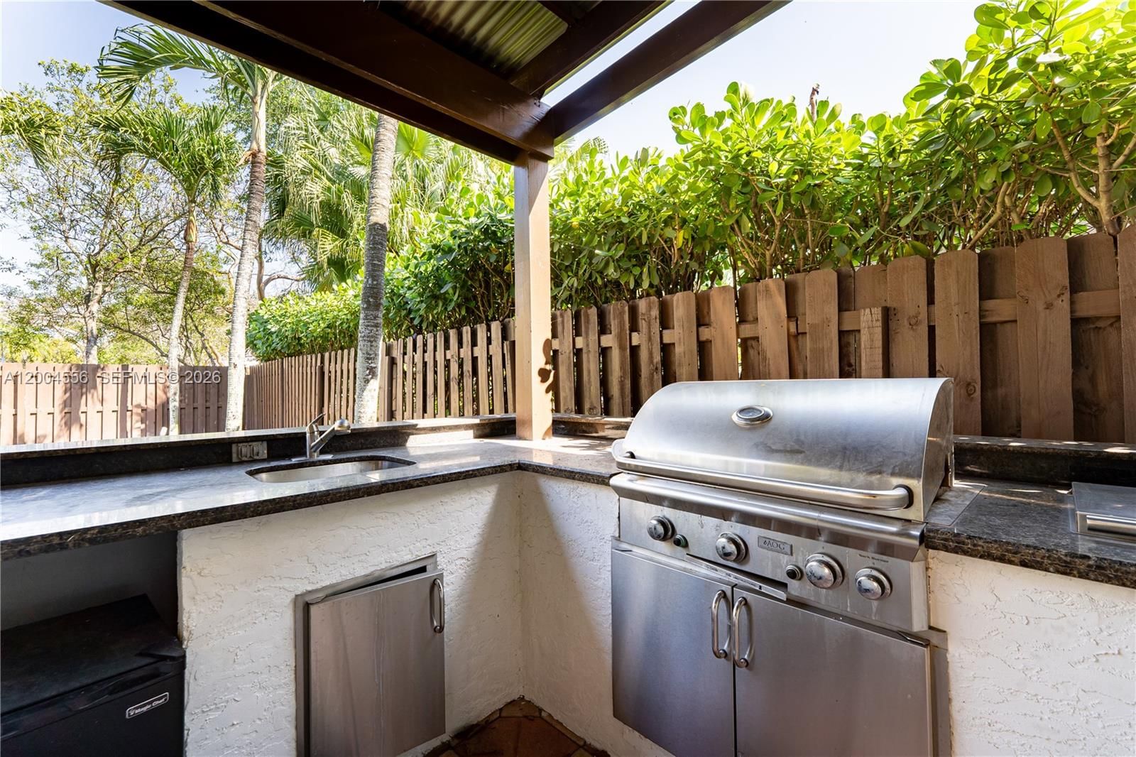 Real estate property located at 5869 108th Pl, Miami-dade, Doral Isles Antilles 1st, Doral, FL