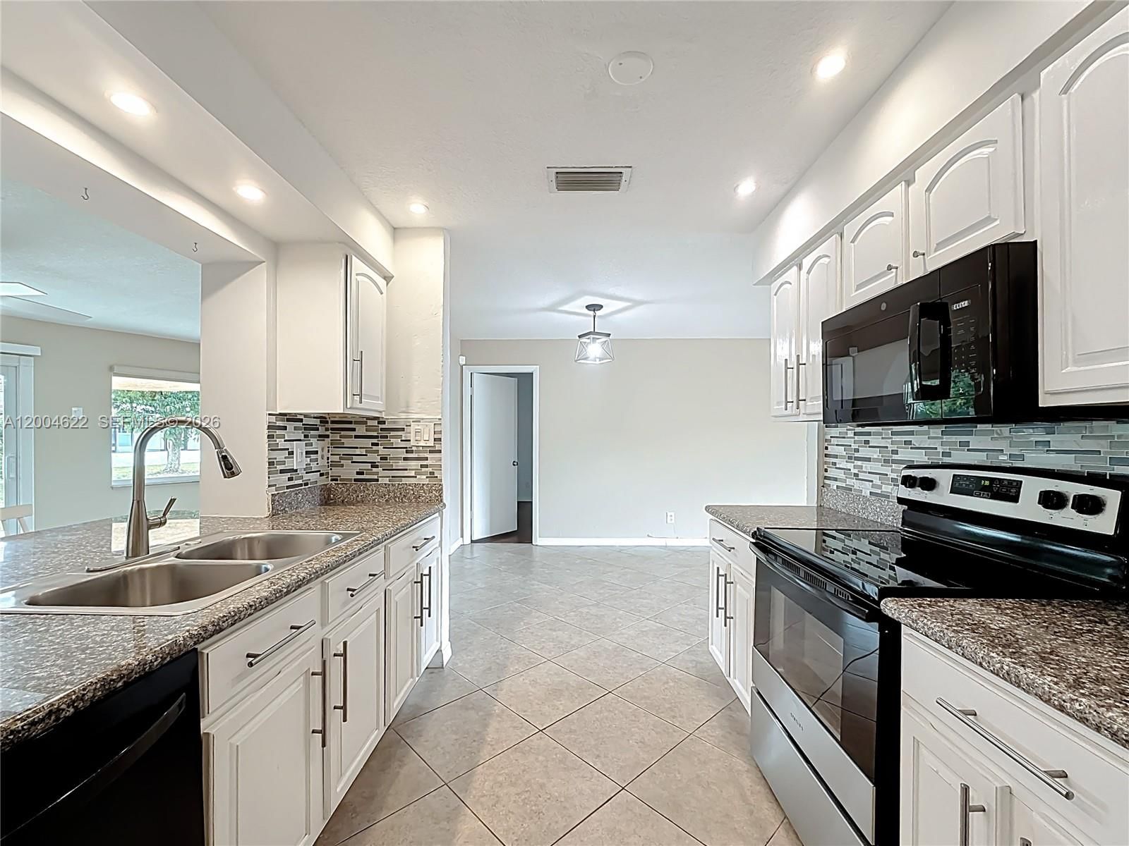 Real estate property located at 8102 96th Ter, Broward, Westwood Community 5, Tamarac, FL