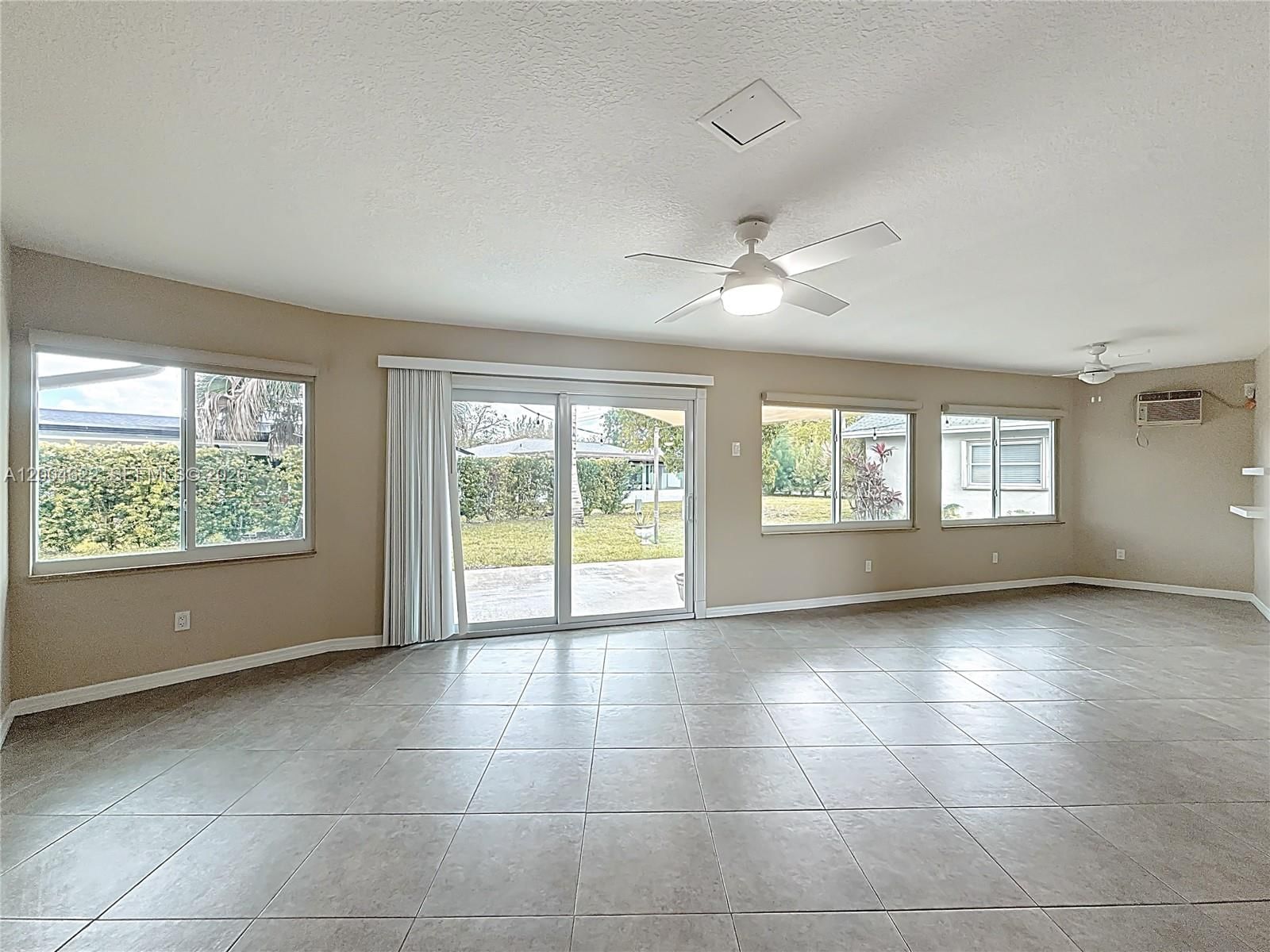 Real estate property located at 8102 96th Ter, Broward, Westwood Community 5, Tamarac, FL