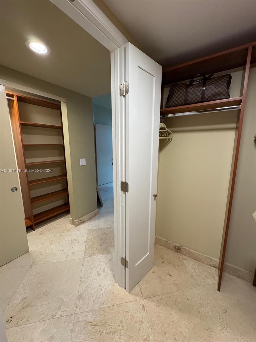 Real estate property located at 333 Las Olas Way #304, Broward, Las Olas River House Cond, Fort Lauderdale, FL