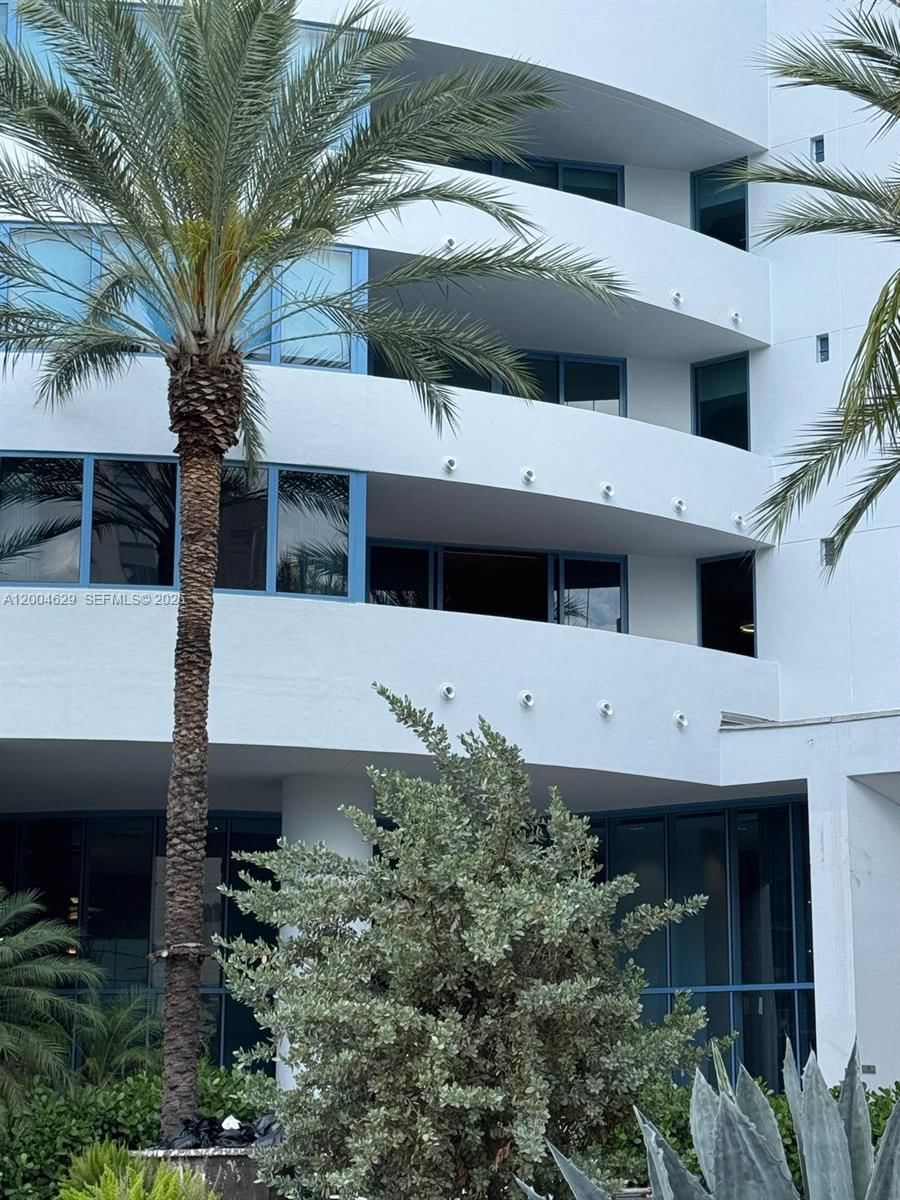 Real estate property located at 333 Las Olas Way #304, Broward, Las Olas River House Cond, Fort Lauderdale, FL