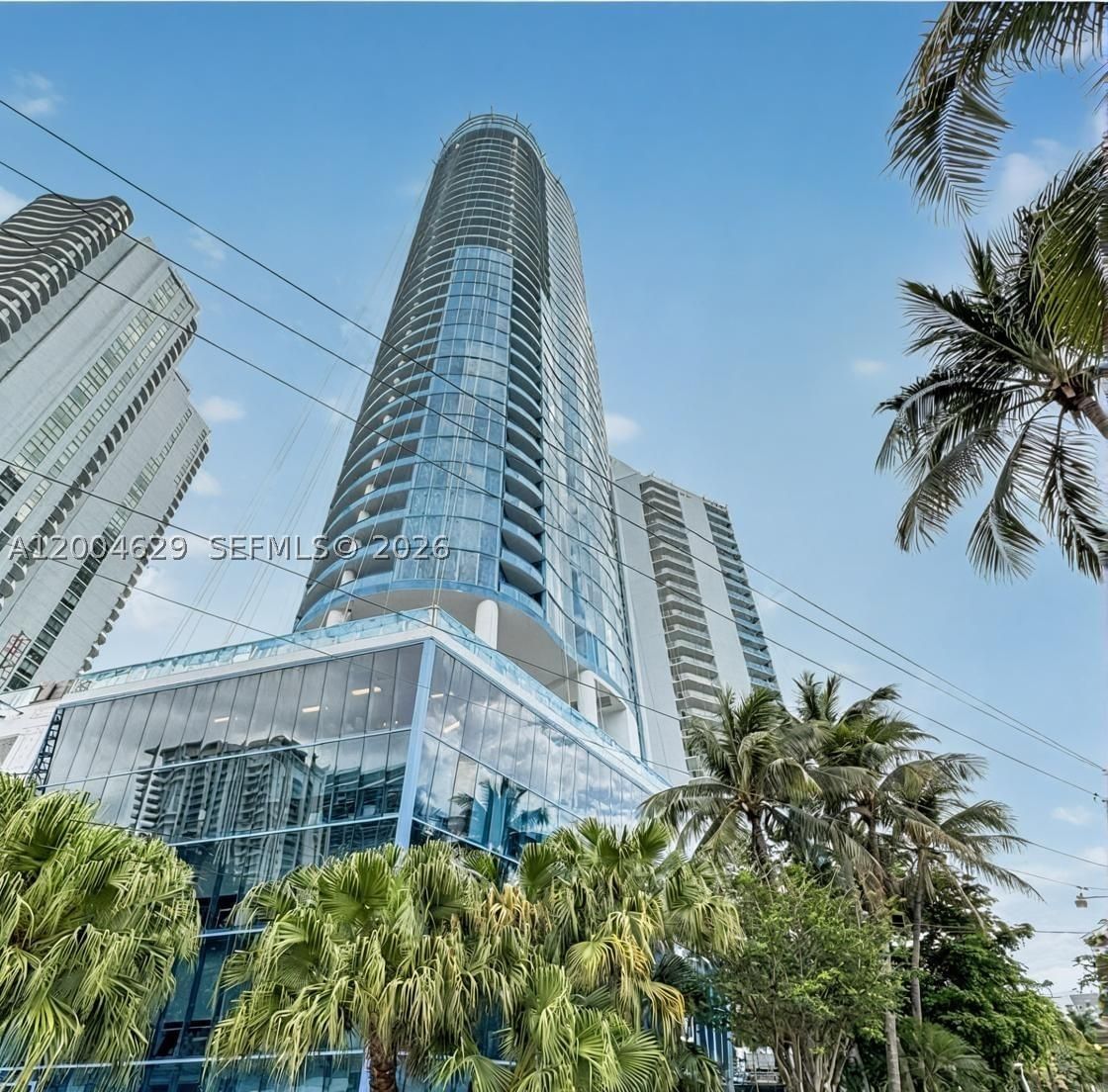 Real estate property located at 333 Las Olas Way #304, Broward, Las Olas River House Cond, Fort Lauderdale, FL