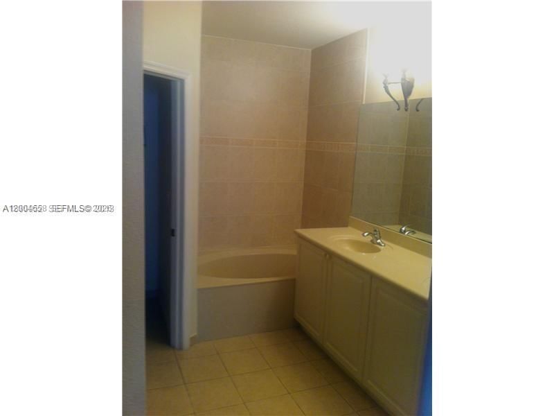 Real estate property located at 5507 113th Ave, Miami-dade, Doral Southeast Patio-hom, Doral, FL