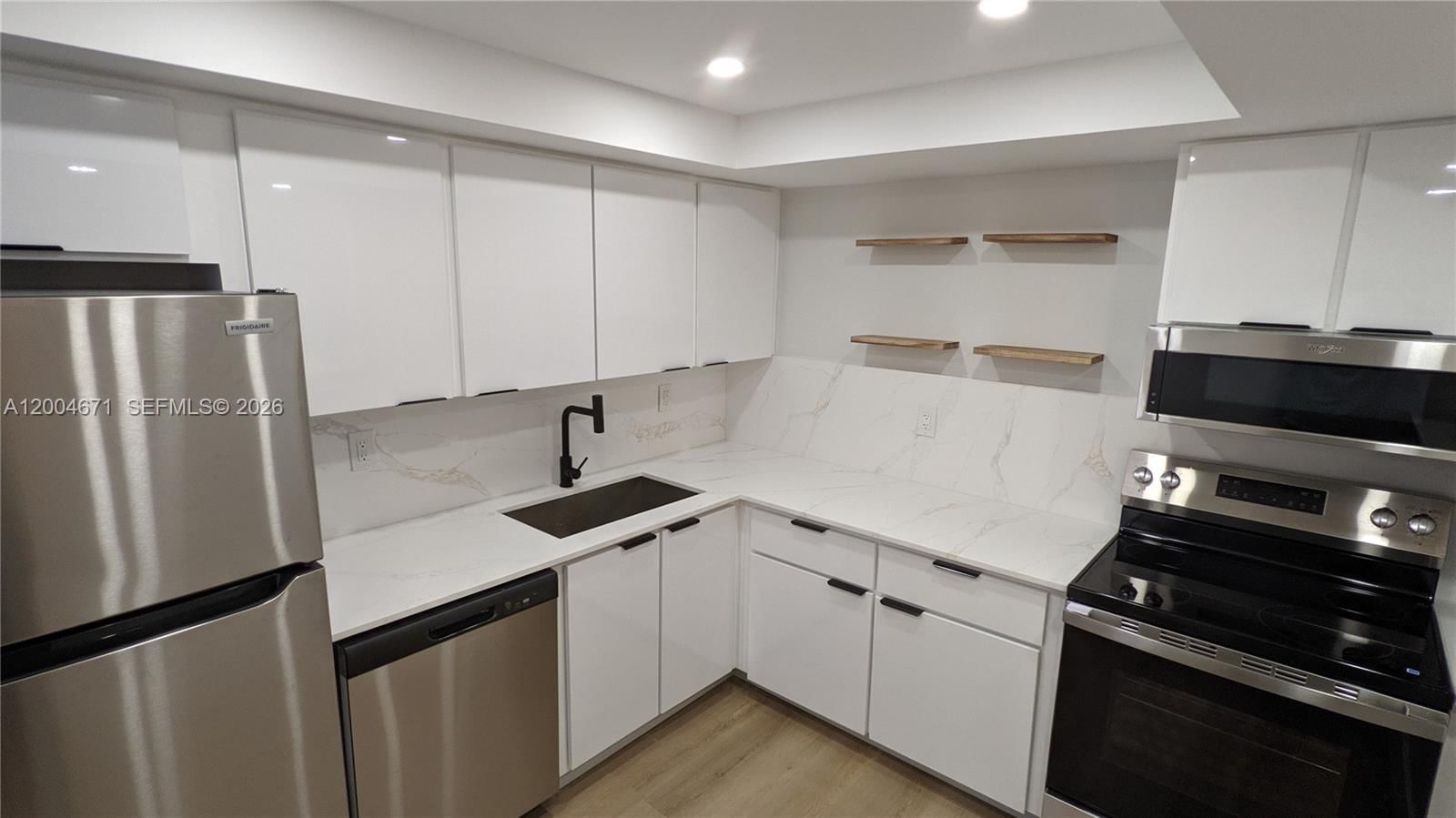 Real estate property located at 501 Three Islands Blvd #112, Broward, Desoto Park Condo, Hallandale Beach, FL