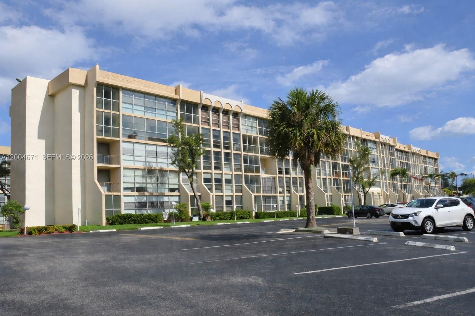 Real estate property located at 501 Three Islands Blvd #112, Broward, Desoto Park Condo, Hallandale Beach, FL