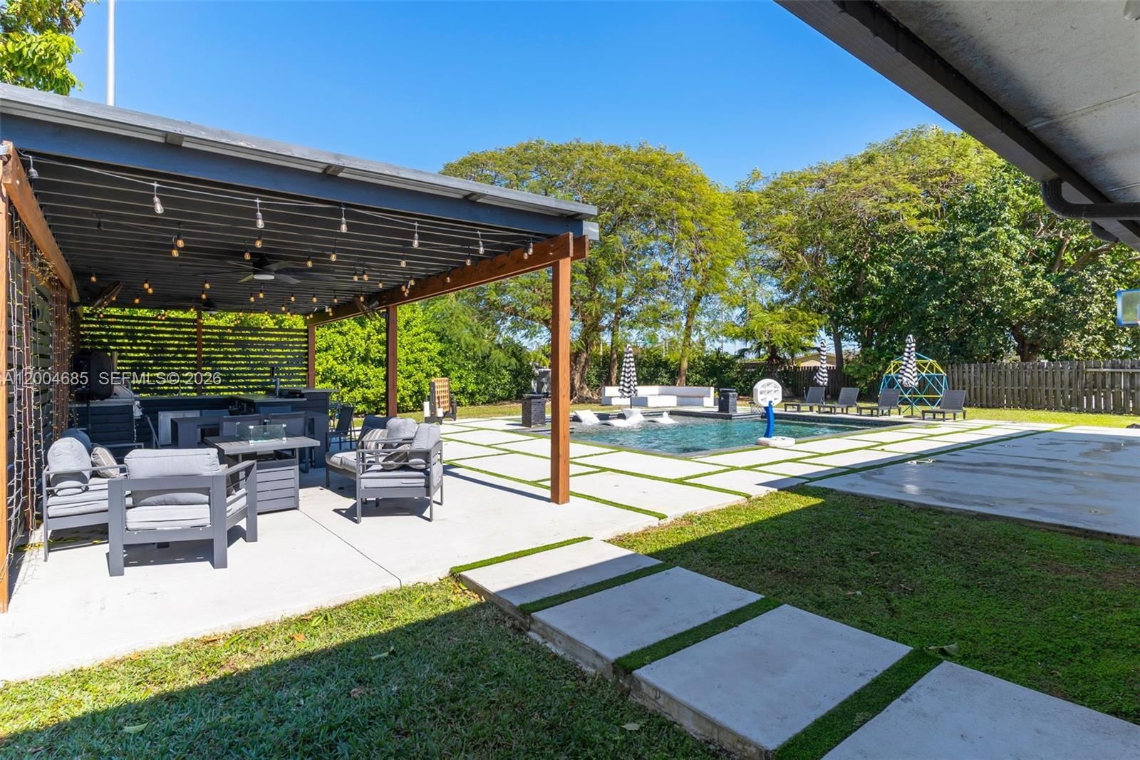 Real estate property located at 13741 72nd Ter, Miami-dade, Kendale Lakes Sec 4, Miami, FL