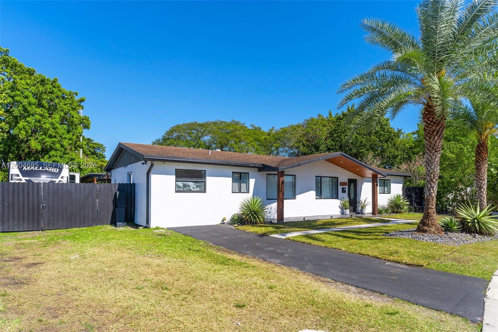 Real estate property located at 13741 72nd Ter, Miami-dade, Kendale Lakes Sec 4, Miami, FL