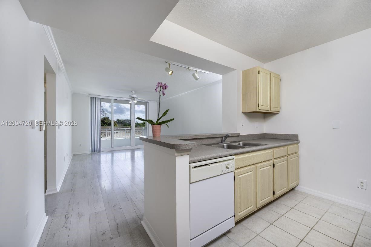 Real estate property located at 2665 37th Ave #201, Miami-dade, Da Vinci On Douglas Condo, Miami, FL