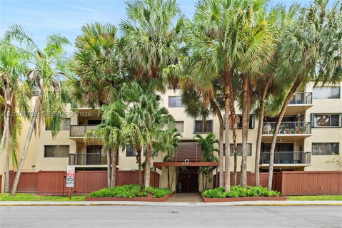 Real estate property located at 6601 116th Ct #403, Miami-dade, Sec 44 Atriums At Snapper, Miami, FL