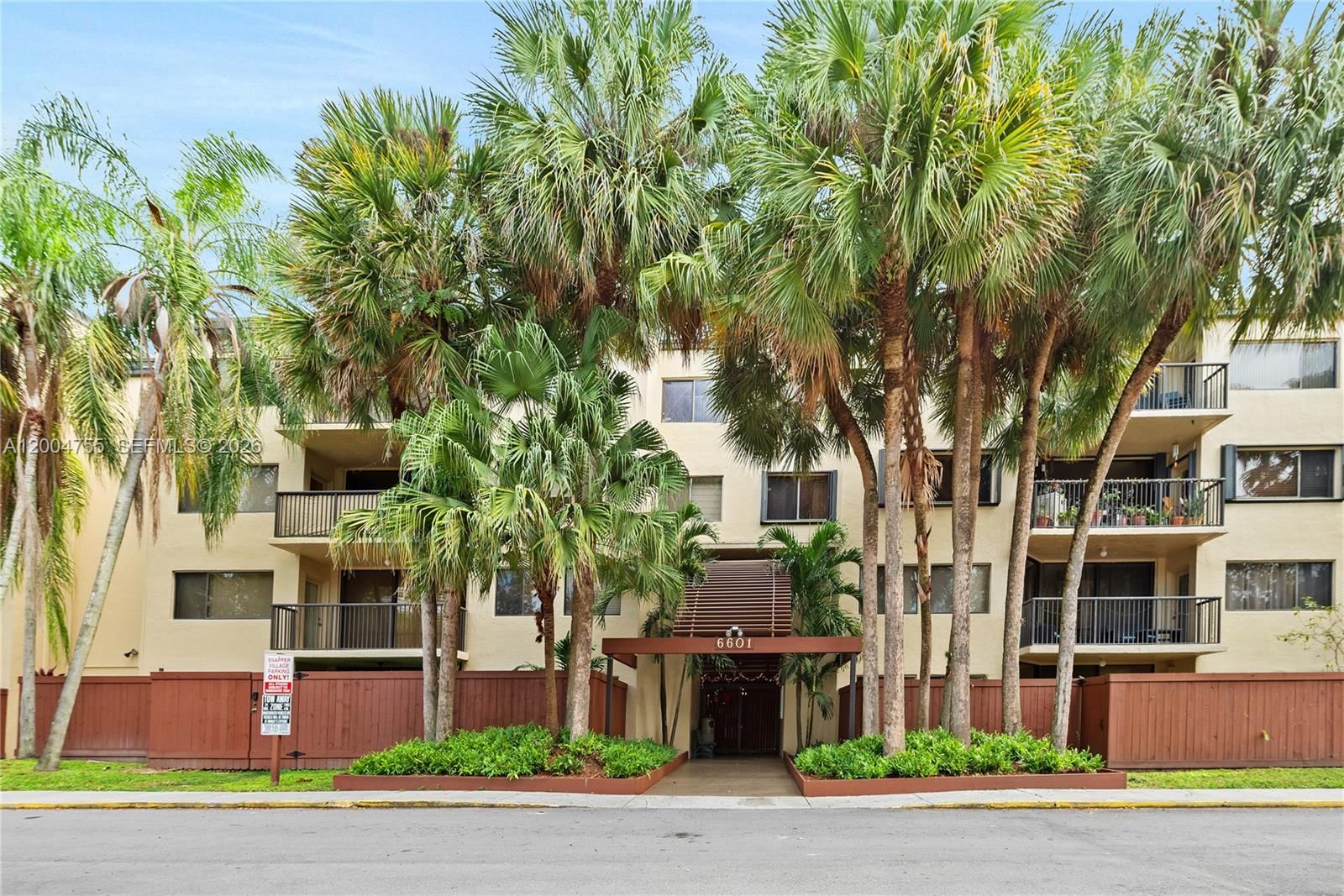 Real estate property located at 6601 116th Ct #403, Miami-dade, Sec 44 Atriums At Snapper, Miami, FL