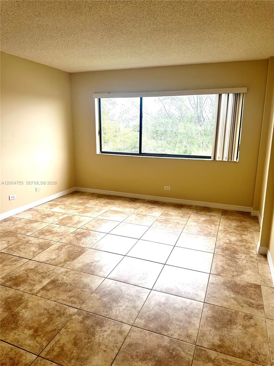 Real estate property located at 6601 116th Ct #403, Miami-dade, Sec 44 Atriums At Snapper, Miami, FL