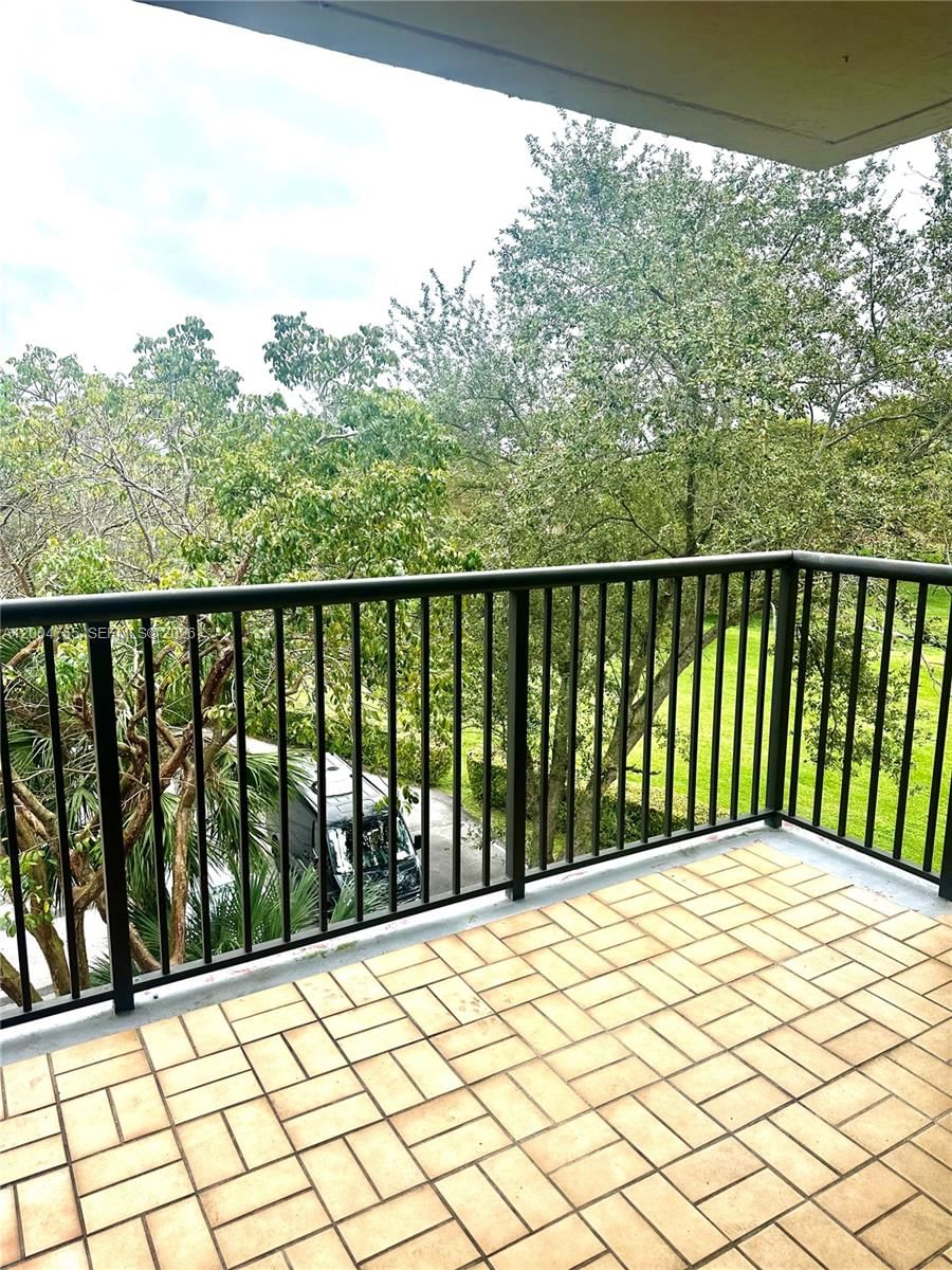 Real estate property located at 6601 116th Ct #403, Miami-dade, Sec 44 Atriums At Snapper, Miami, FL