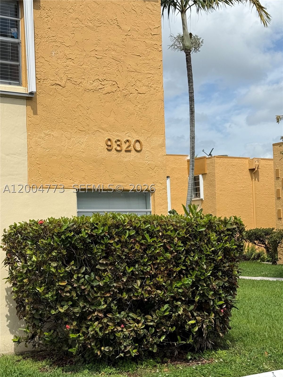 Real estate property located at 9320 Flagler St #201D, Miami-dade, South Winds Condo, Miami, FL