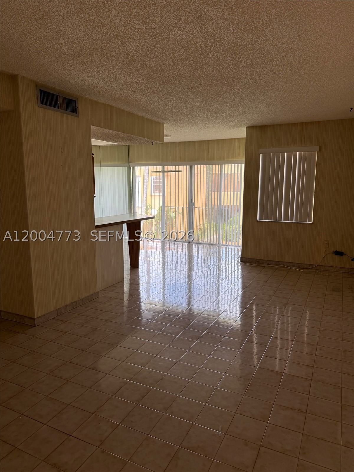 Real estate property located at 9320 Flagler St #201D, Miami-dade, South Winds Condo, Miami, FL
