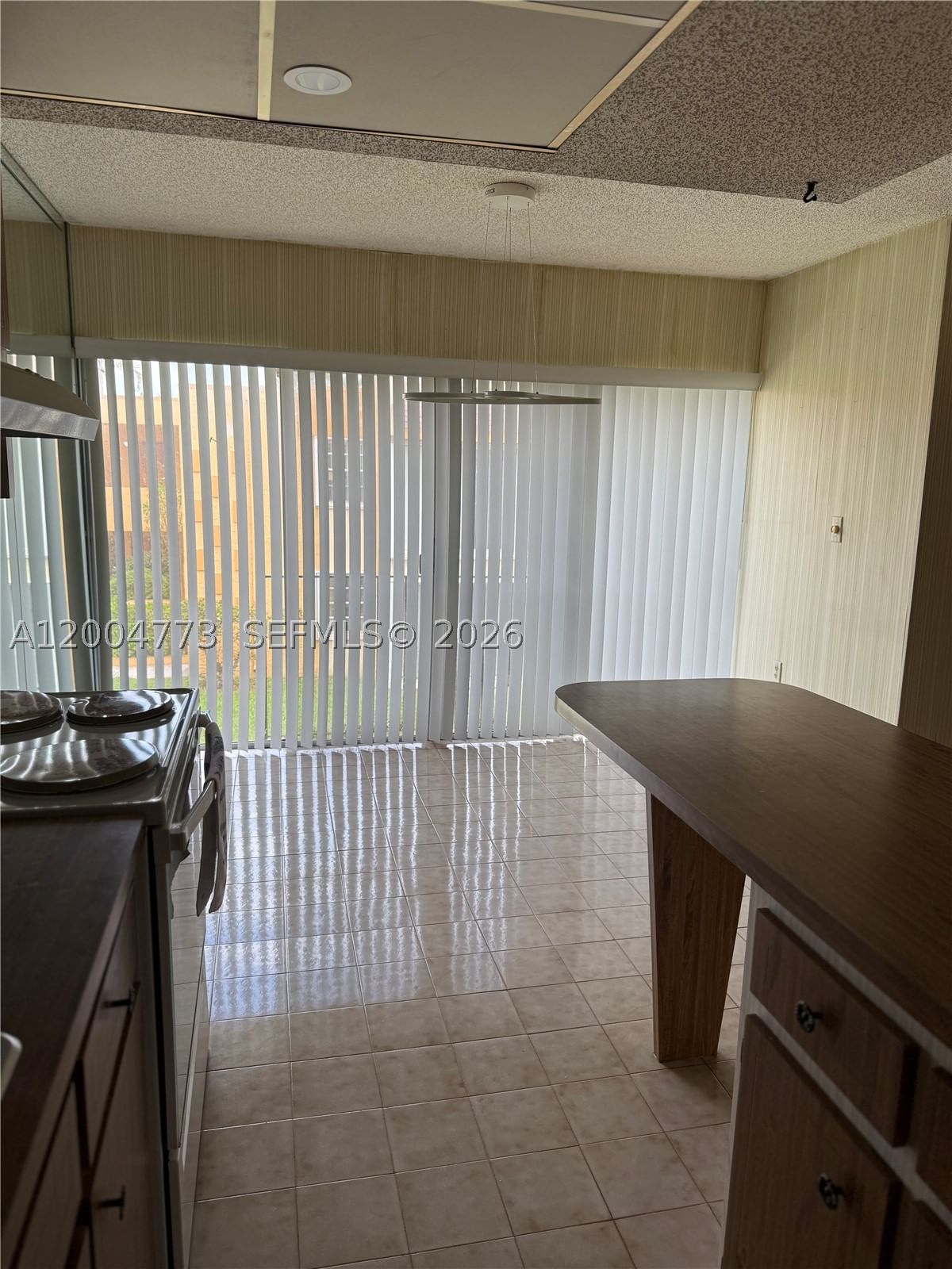 Real estate property located at 9320 Flagler St #201D, Miami-dade, South Winds Condo, Miami, FL