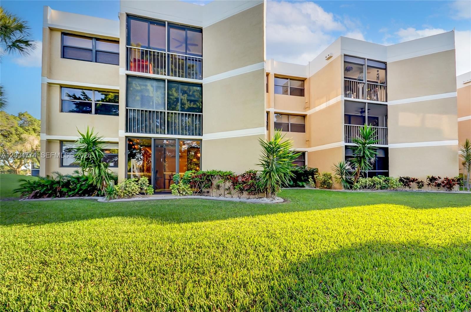 Real estate property located at 16175 Golf Club Rd #113, Broward, Bldg 5 Of Country Club Ap, Weston, FL