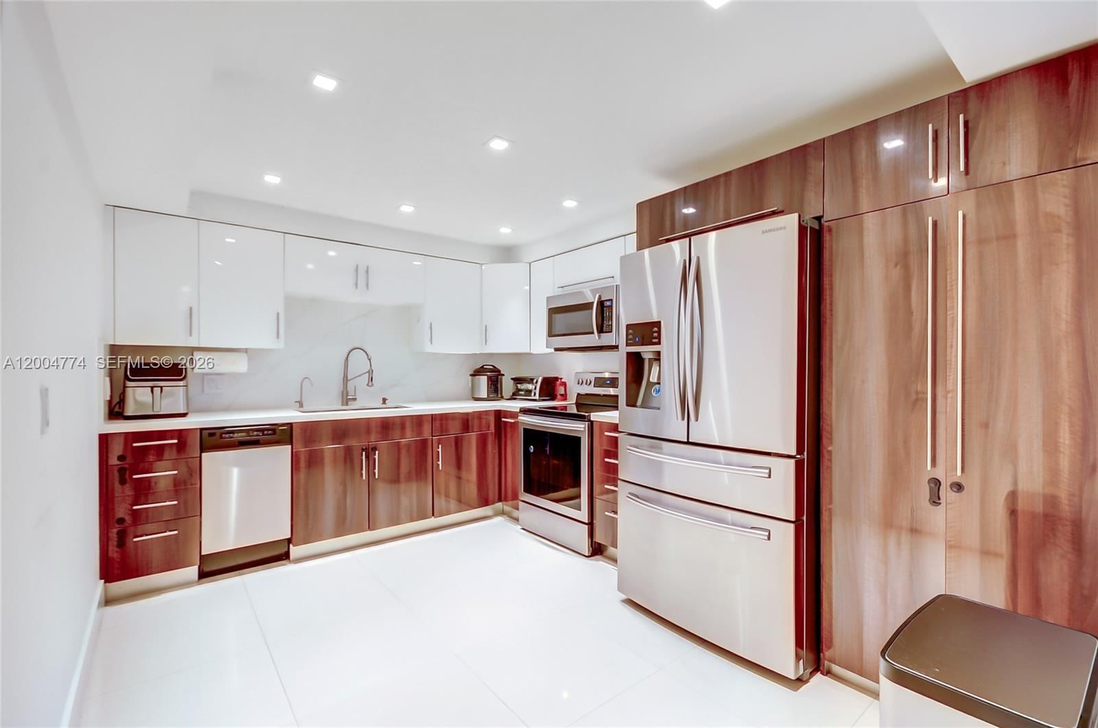 Real estate property located at 16175 Golf Club Rd #113, Broward, Bldg 5 Of Country Club Ap, Weston, FL