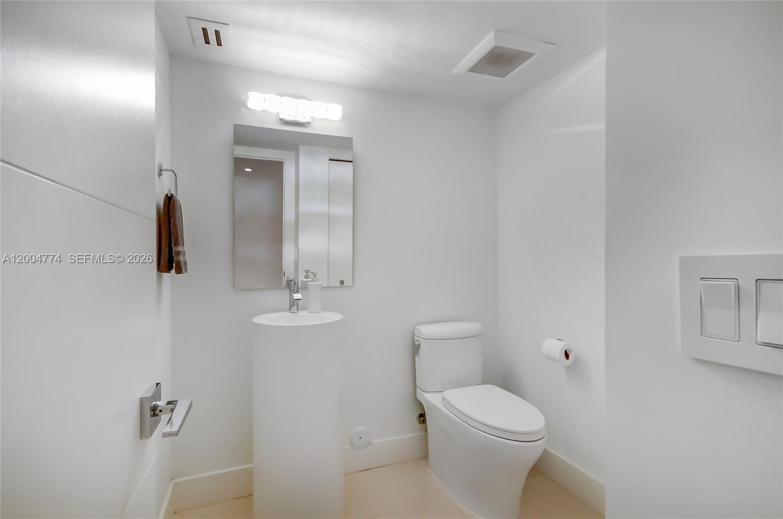 Real estate property located at 16175 Golf Club Rd #113, Broward, Bldg 5 Of Country Club Ap, Weston, FL