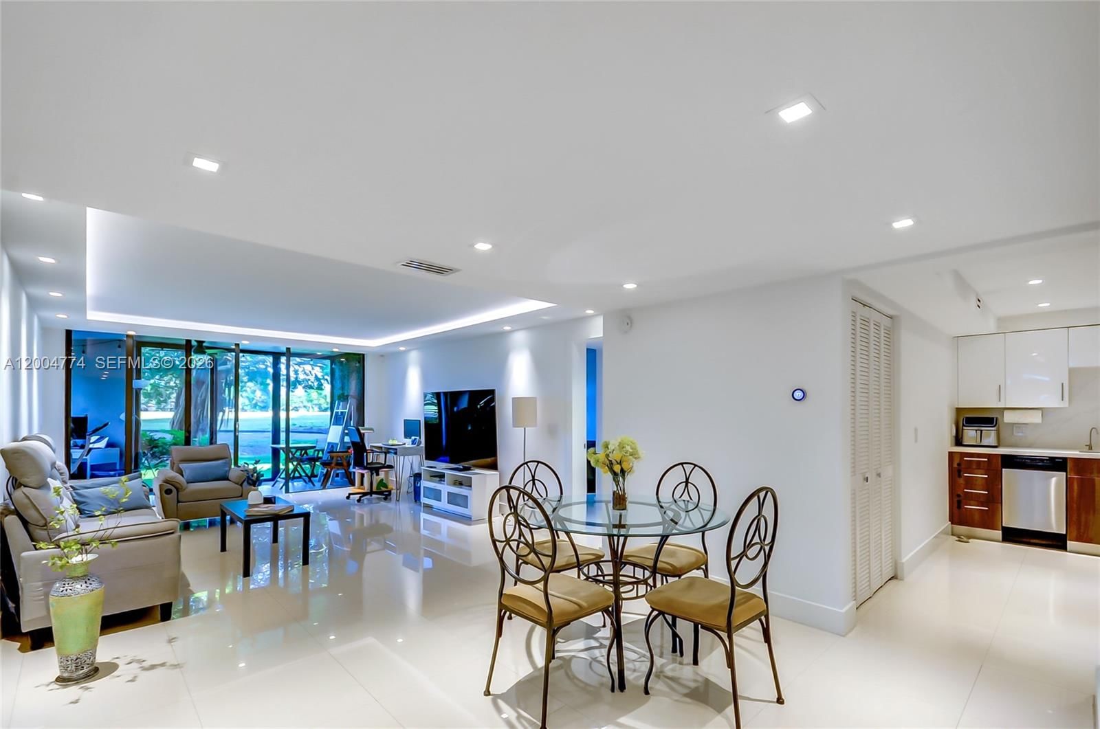 Real estate property located at 16175 Golf Club Rd #113, Broward, Bldg 5 Of Country Club Ap, Weston, FL