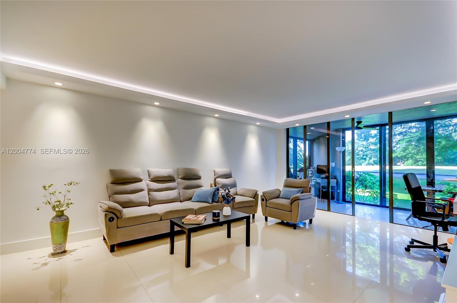 Real estate property located at 16175 Golf Club Rd #113, Broward, Bldg 5 Of Country Club Ap, Weston, FL