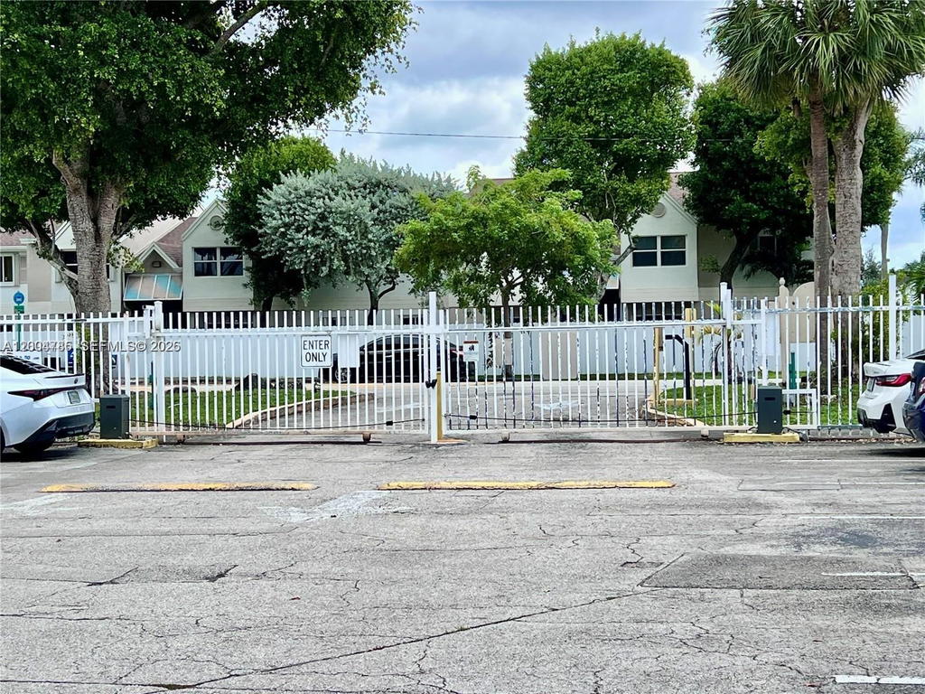 Real estate property located at 17530 68th Ave C4008, Miami-dade, Lakeview Gardens At Miami, Hialeah, FL