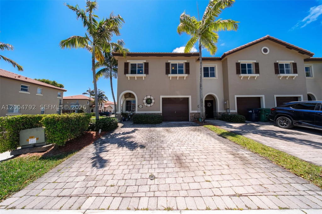 Real estate property located at 8906 221st Ter, Miami-dade, Lakes By The Bay Jay, Cutler Bay, FL
