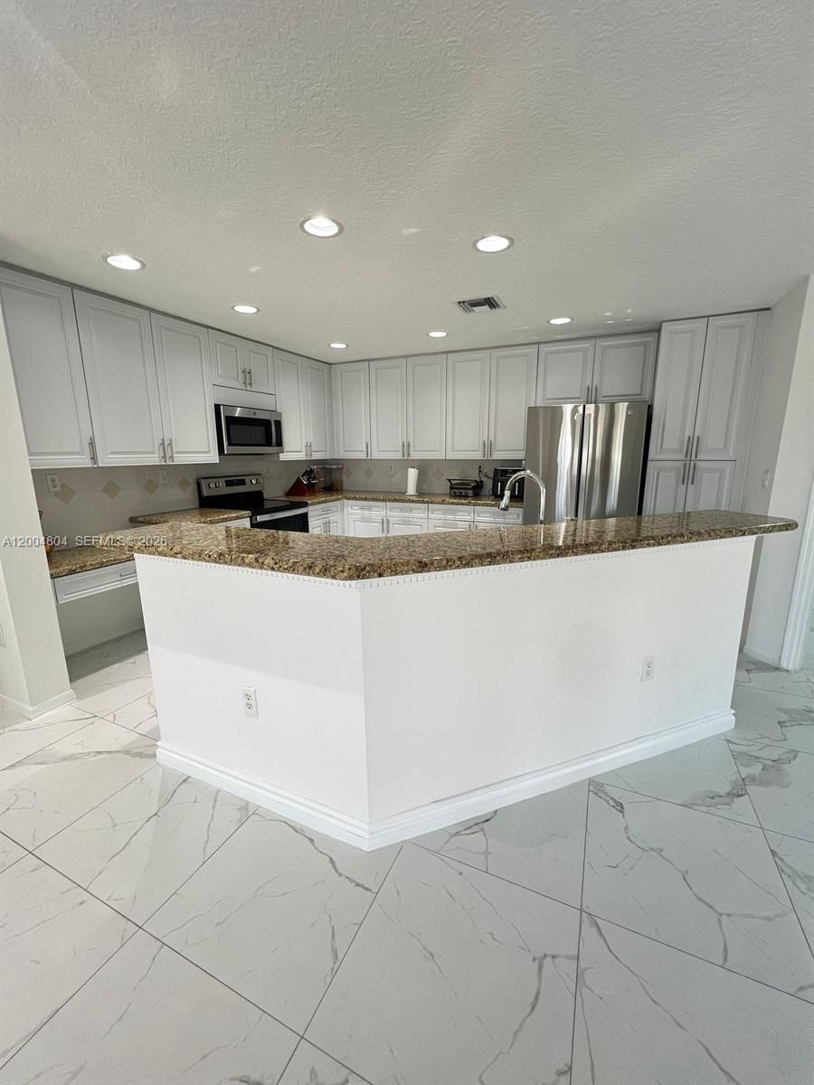 Real estate property located at 13840 20th St, Broward, Pembroke Falls-phase 4a, Pembroke Pines, FL