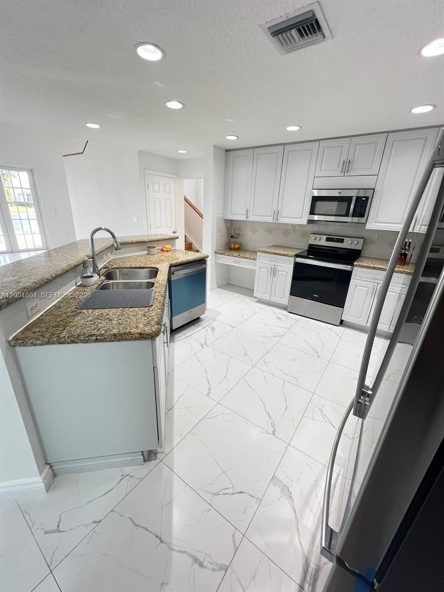 Real estate property located at 13840 20th St, Broward, Pembroke Falls-phase 4a, Pembroke Pines, FL