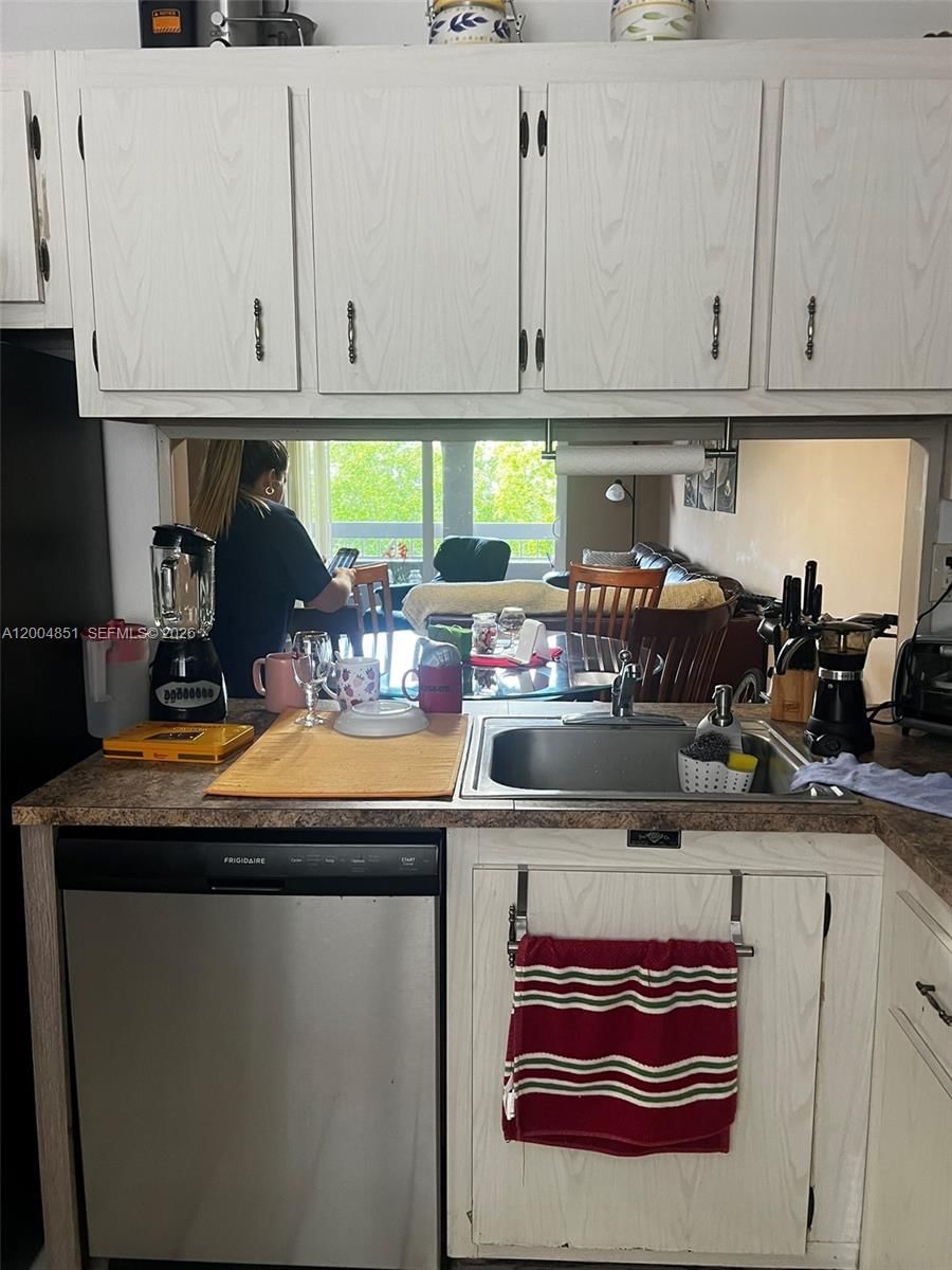 Real estate property located at 8103 Camino Real #407, Miami-dade, Village Of Kings Creek Co, Miami, FL