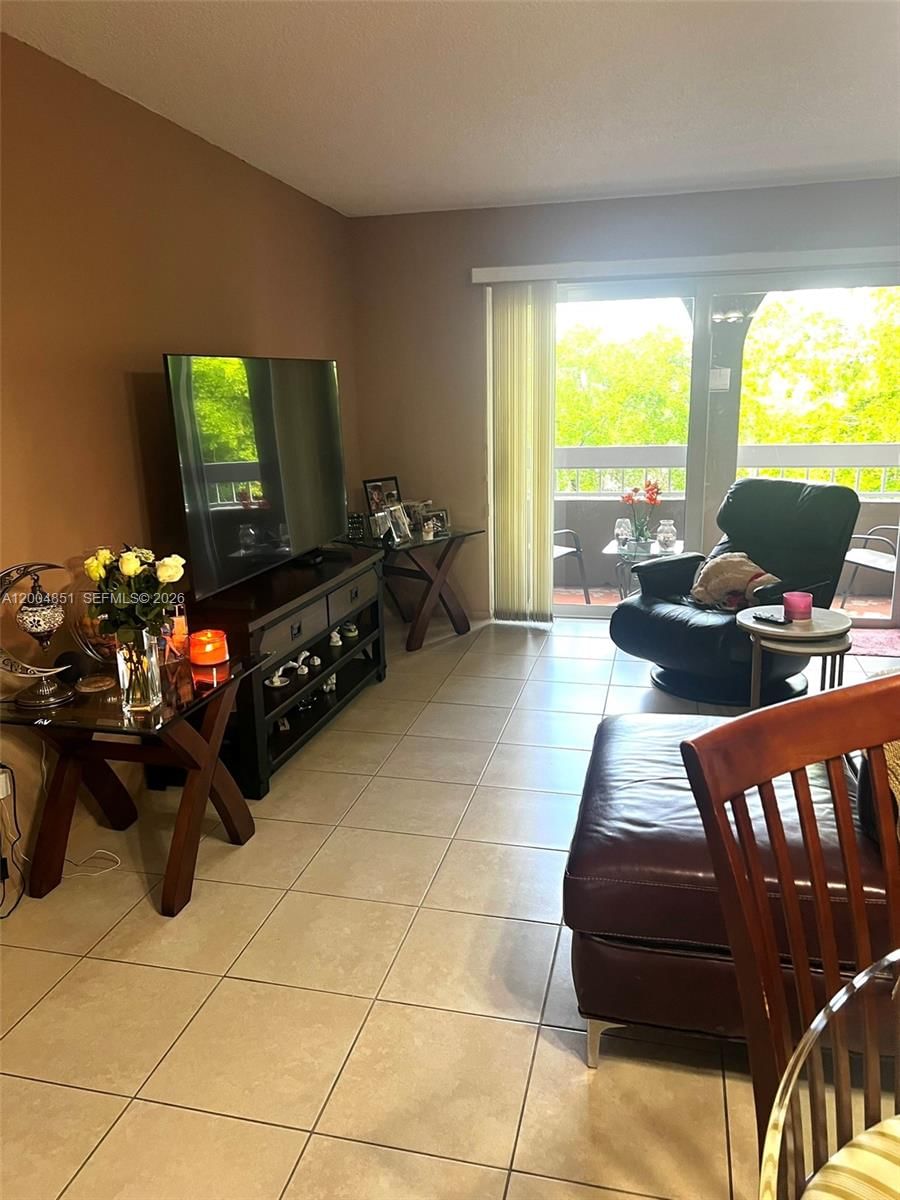 Real estate property located at 8103 Camino Real #407, Miami-dade, Village Of Kings Creek Co, Miami, FL