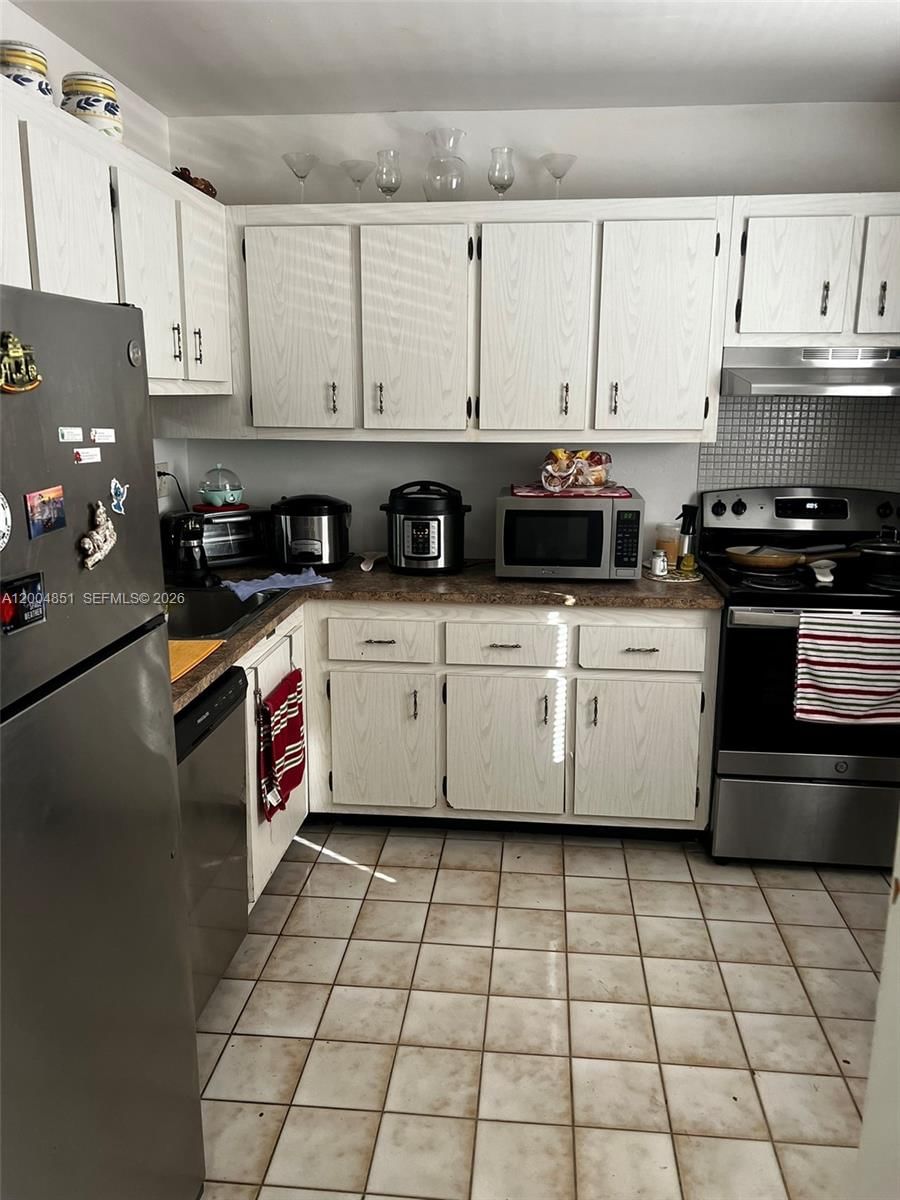 Real estate property located at 8103 Camino Real #407, Miami-dade, Village Of Kings Creek Co, Miami, FL