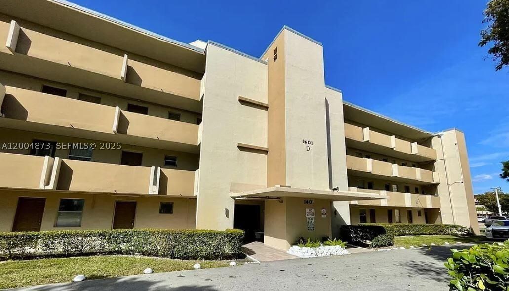 Real estate property located at 1401 191st St D201, Miami-dade, Rolling Green Condo D, Miami, FL