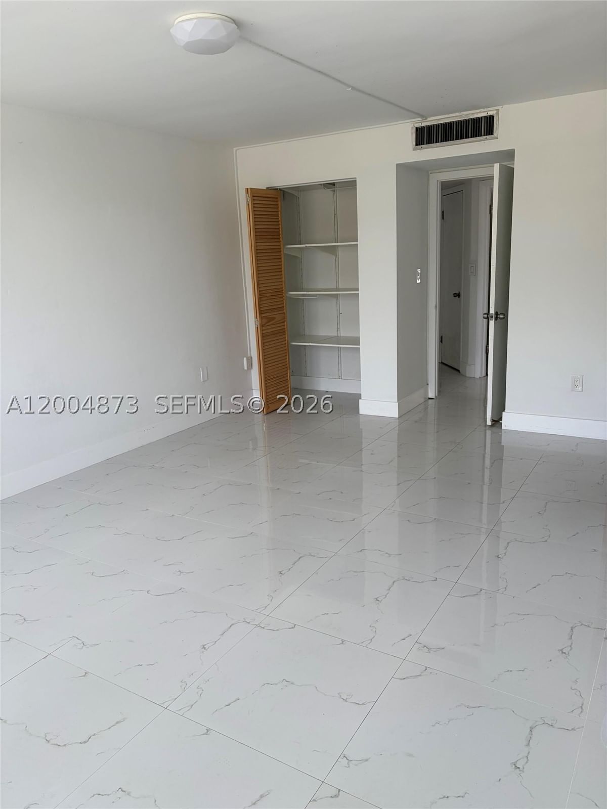 Real estate property located at 1401 191st St D201, Miami-dade, Rolling Green Condo D, Miami, FL