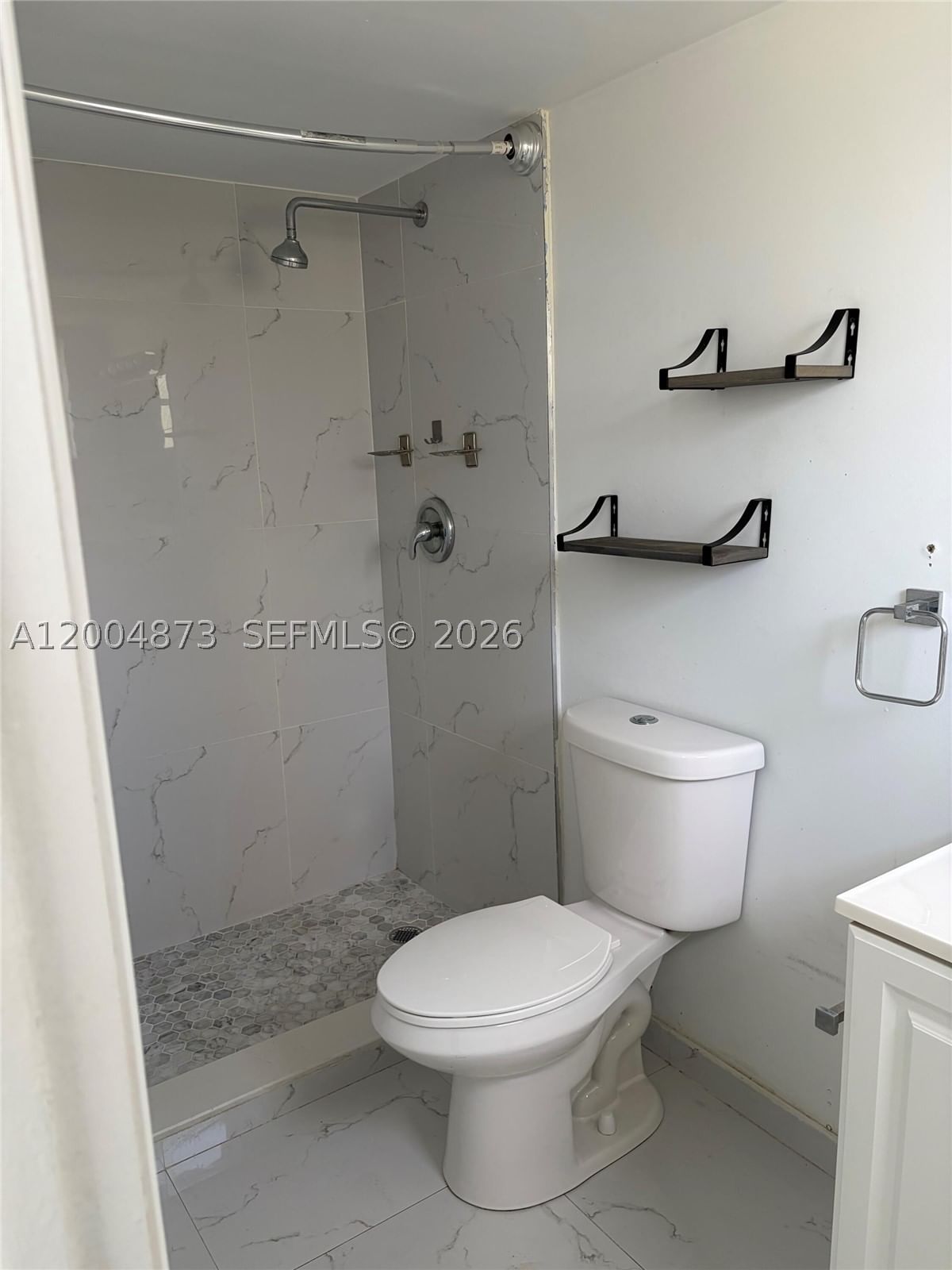 Real estate property located at 1401 191st St D201, Miami-dade, Rolling Green Condo D, Miami, FL