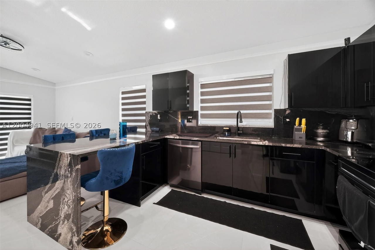 Real estate property located at 14471 136th Pl, Miami-dade, Silver Lakes West Amend, Miami, FL