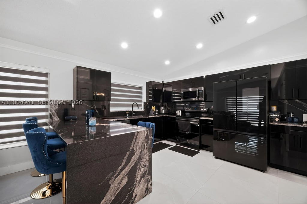 Real estate property located at 14471 136th Pl, Miami-dade, Silver Lakes West Amend, Miami, FL