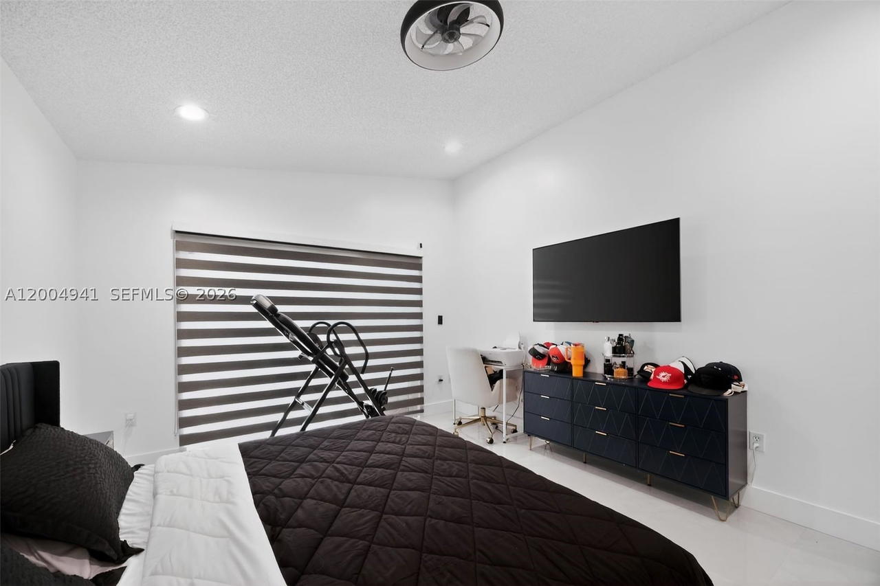 Real estate property located at 14471 136th Pl, Miami-dade, Silver Lakes West Amend, Miami, FL