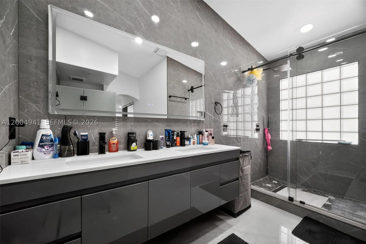 Real estate property located at 14471 136th Pl, Miami-dade, Silver Lakes West Amend, Miami, FL