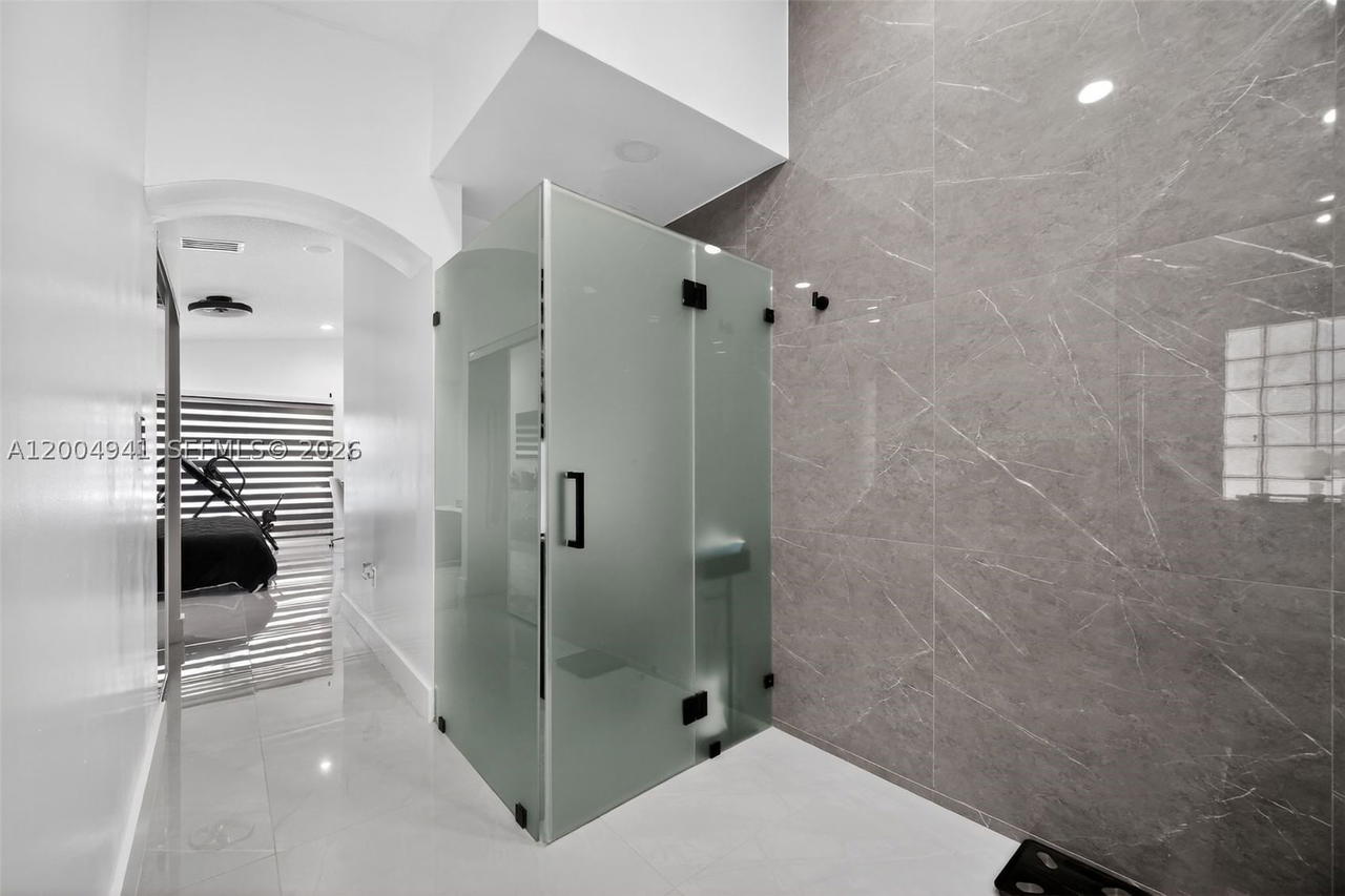 Real estate property located at 14471 136th Pl, Miami-dade, Silver Lakes West Amend, Miami, FL