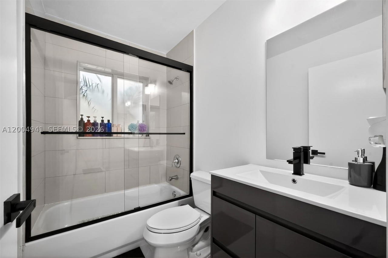 Real estate property located at 14471 136th Pl, Miami-dade, Silver Lakes West Amend, Miami, FL